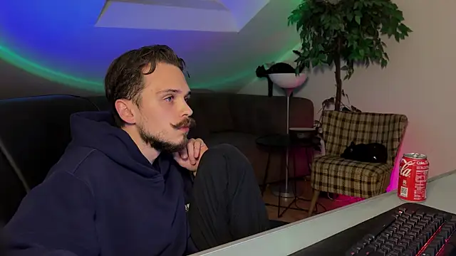 naked psy online show from March 31, 2026, 11:05 pm