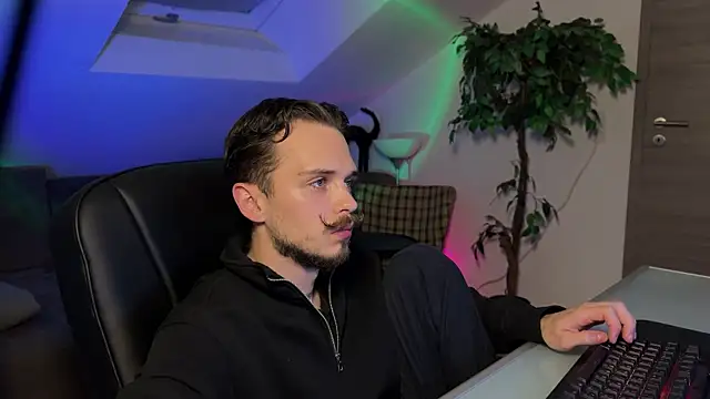 naked psy online show from April 3, 2026, 10:41 pm