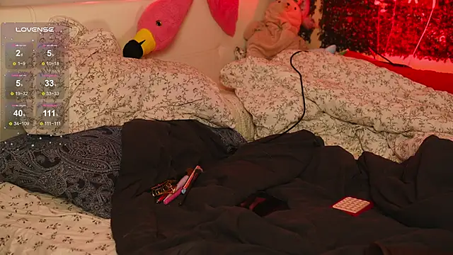 BlueCherryy online show from November 22, 2025, 4:06 pm