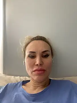 Snapshot of Radmila_Queen_ chatting on May 15, 2026, 5:20 pm Radmila Queen online show from May 15, 2026, 5:20 pm