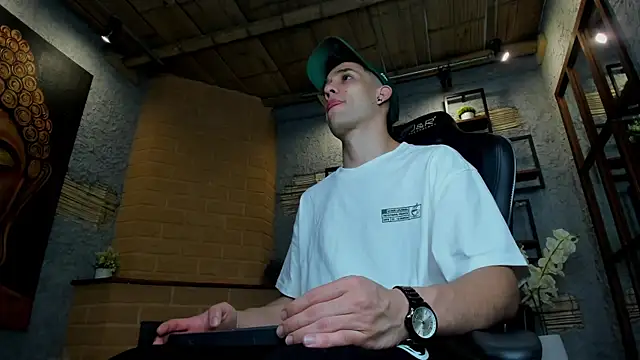 alexgiraldo  online show from January 25, 2025, 11:23 am