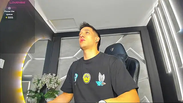 alexgiraldo  online show from January 30, 2025, 11:22 am