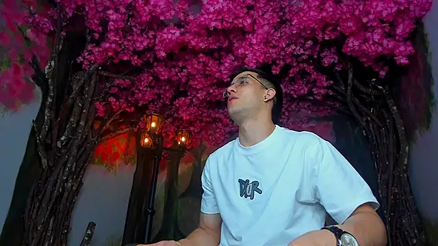 alexgiraldo  online show from February 15, 2025, 2:55 pm