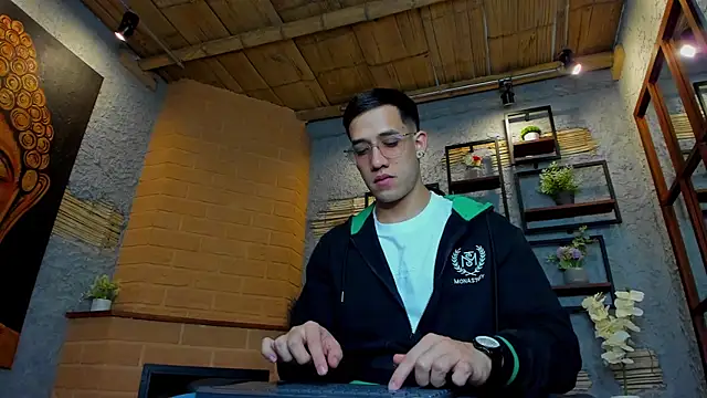 alexgiraldo  online show from February 21, 2025, 11:22 am