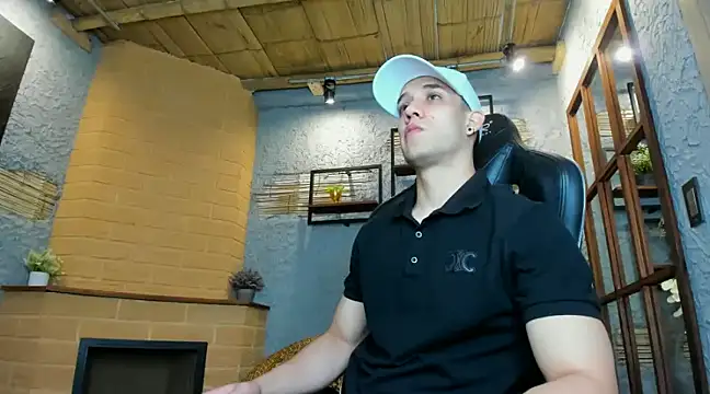 alexgiraldo  online show from March 7, 2025, 11:18 am