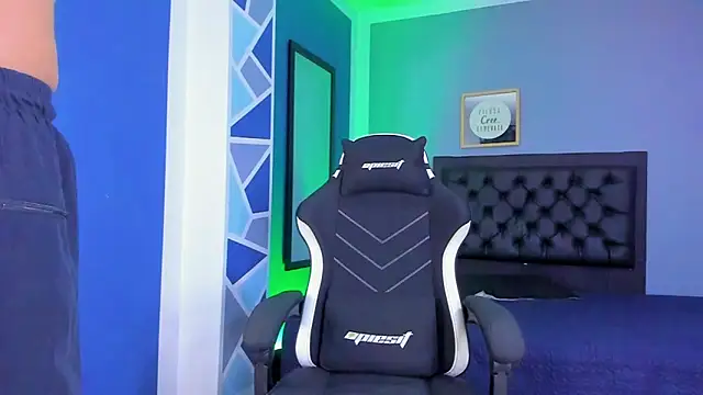 alex oficial online show from November 16, 2025, 6:52 am