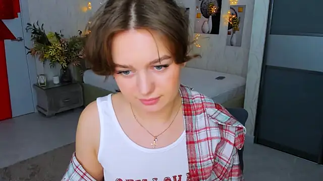 MiracleCurly online show from March 16, 2025, 10:11 am