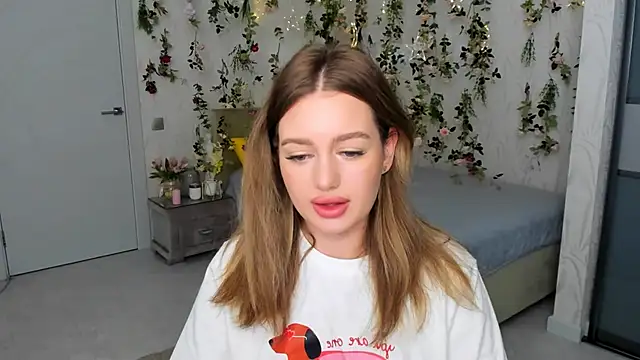 MiracleCurly online show from October 12, 2025, 1:04 am