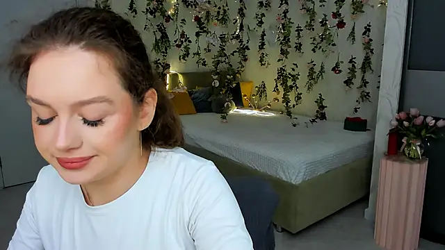 MiracleCurly online show from April 8, 2026, 10:04 am