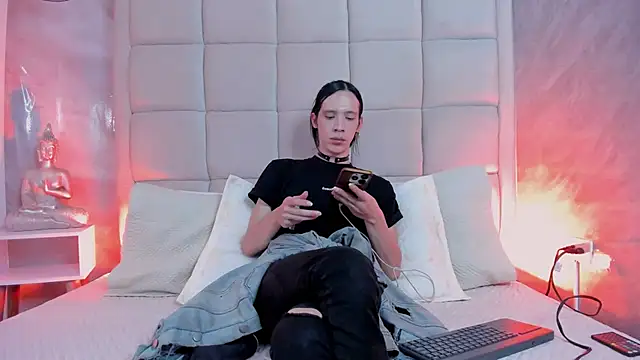 Hecatee 77 online show from November 12, 2025, 7:35 pm