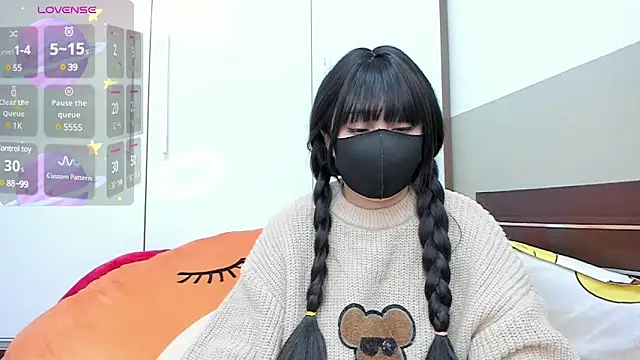 alonelove   online show from February 7, 2025, 2:29 am