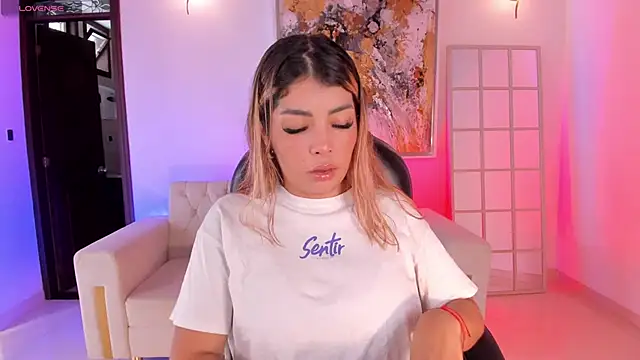 LisaMonroe  online show from January 27, 2025, 7:35 pm