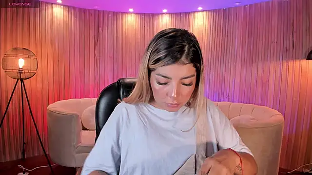 LisaMonroe  online show from February 3, 2025, 11:31 am