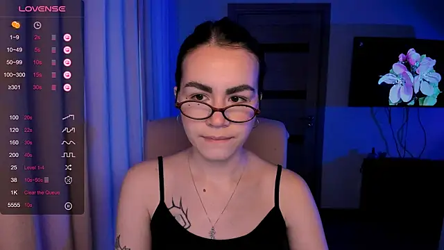 Snapshot of _selectrra chatting on December 3, 2024, 11:33 am selectrra online show from December 3, 2024, 11:33 am