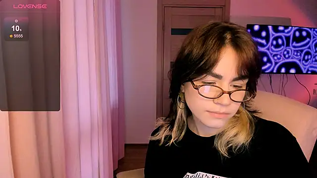 Snapshot of _selectrra chatting on January 23, 2025, 11:37 am selectrra online show from January 23, 2025, 11:37 am