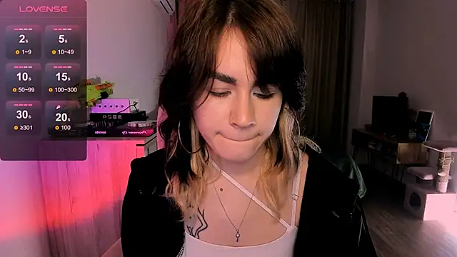 Snapshot of _selectrra chatting on February 7, 2025, 3:08 pm selectrra online show from February 7, 2025, 3:08 pm