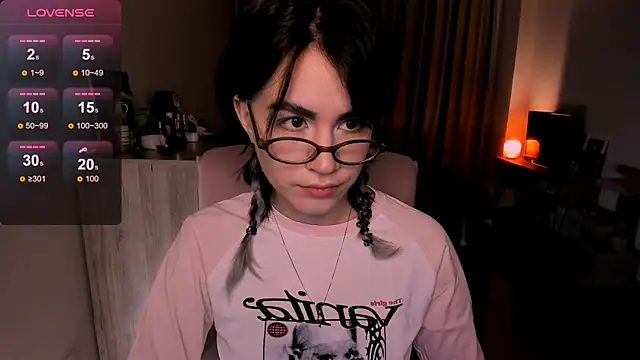 Snapshot of _selectrra chatting on February 19, 2025, 12:11 pm selectrra online show from February 19, 2025, 12:11 pm