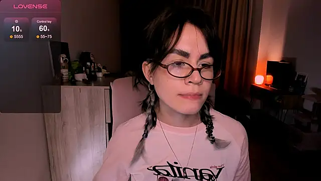 Snapshot of _selectrra chatting on February 19, 2025, 3:16 pm selectrra online show from February 19, 2025, 3:16 pm