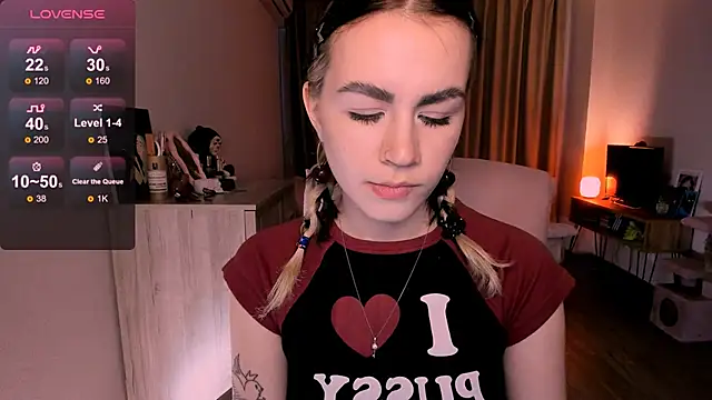 Snapshot of _selectrra chatting on March 19, 2025, 12:45 pm selectrra online show from March 19, 2025, 12:45 pm