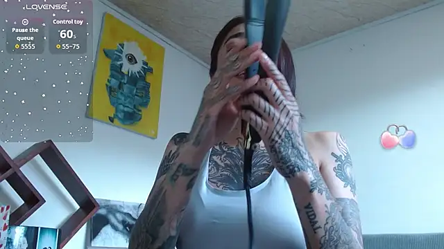 ZoeBakers  online show from October 4, 2025, 9:24 pm