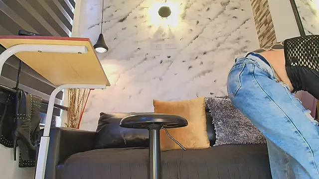 Sophie LittleS online show from April 9, 2026, 12:21 pm