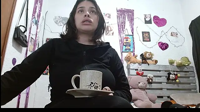 Snapshot of Saray_extrovert_ chatting on December 19, 2024, 4:56 am Saray extrovert online show from December 19, 2024, 4:56 am