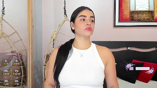 Paula Desousa online show from January 18, 2025, 8:09 pm