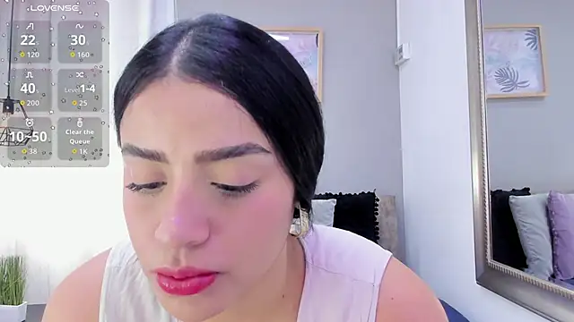 Paula Desousa online show from September 14, 2025, 6:07 pm