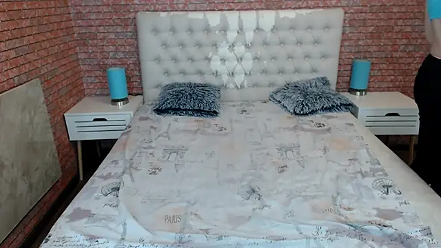 Holliy Cooper online show from October 31, 2025, 7:20 am