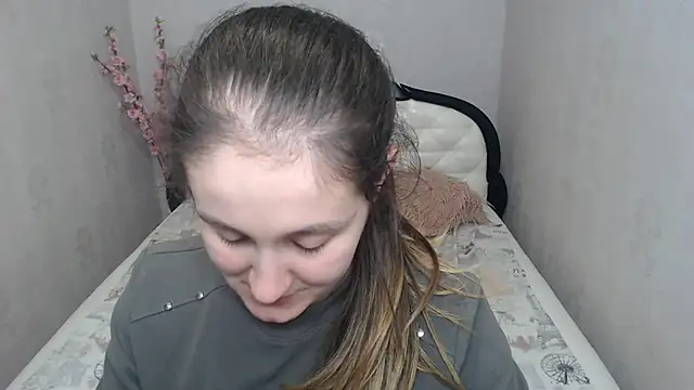 Holliy Cooper online show from April 23, 2026, 12:29 pm