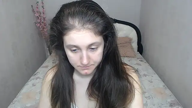 Holliy Cooper online show from May 27, 2026, 6:43 am