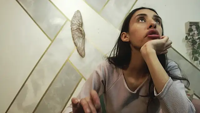 RoxanaCyrano  online show from October 9, 2025, 7:45 pm