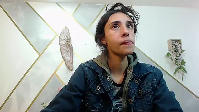 RoxanaCyrano  online show from December 19, 2025, 8:16 pm