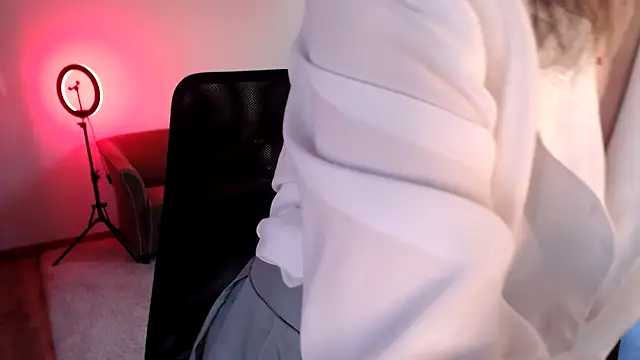 sophia leurre online show from January 25, 2025, 4:03 pm