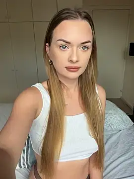 ElenaRebelle online show from May 4, 2026, 5:14 am