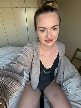 ElenaRebelle online show from May 16, 2026, 4:53 am