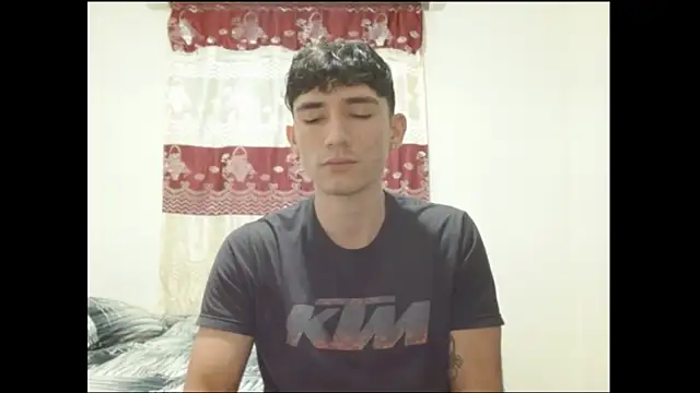 Snapshot of ChicoMaloFfF chatting on February 3, 2026, 12:42 am ChicoMaloFfF online show from February 3, 2026, 12:42 am