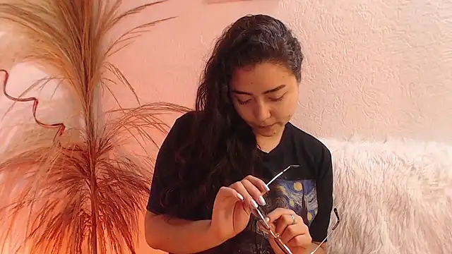  Kim  M online show from April 9, 2026, 1:49 pm