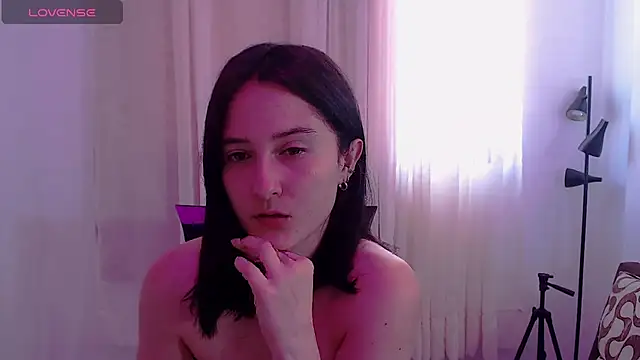 AlissonnFoxx online show from July 6, 2026, 9:06 pm