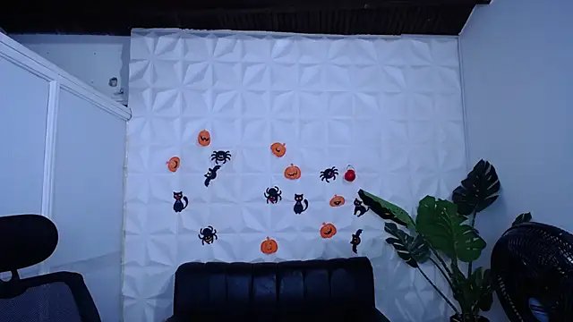 Valentinaa mature online show from October 17, 2025, 10:34 pm