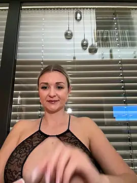 Bella-Tight online show from March 4, 2026, 8:20 am