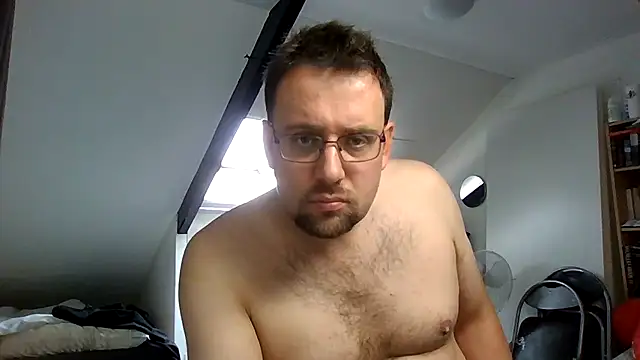 Snapshot of rdewaard81 chatting on October 3, 2025, 12:02 pm rdewaard81 online show from October 3, 2025, 12:02 pm