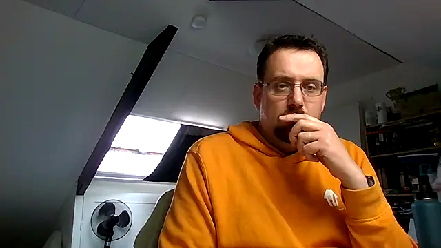 Snapshot of rdewaard81 chatting on October 29, 2025, 11:56 am rdewaard81 online show from October 29, 2025, 11:56 am