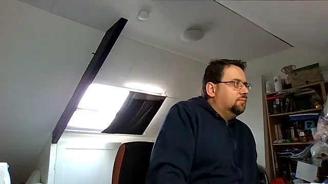 Snapshot of rdewaard81 chatting on October 31, 2025, 10:27 am rdewaard81 online show from October 31, 2025, 10:27 am