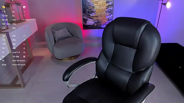 LizzHamilton   online show from January 12, 2025, 6:16 pm