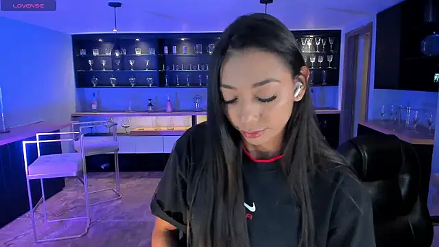 LizzHamilton   online show from January 13, 2025, 11:38 pm