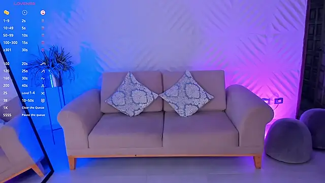 LizzHamilton   online show from January 28, 2025, 9:19 pm