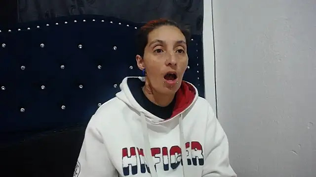 anyu1306 online show from December 18, 2024, 5:48 am