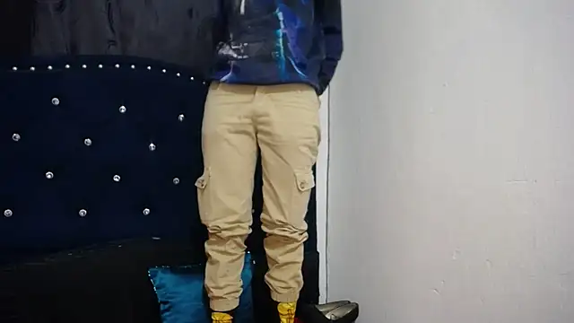 anyu1306 online show from March 21, 2025, 1:24 am