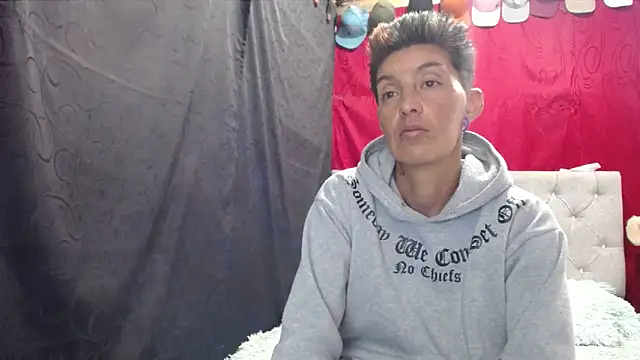 anyu1306 online show from February 8, 2026, 3:26 pm